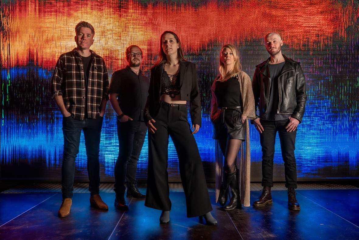 Leia mais sobre o artigo Lesoir traz letras humanitárias no sofisticado novo álbum Push Back the Horizon