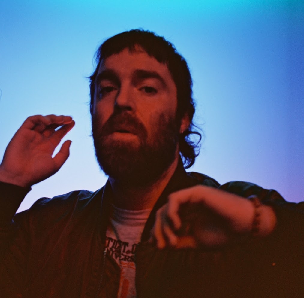 Leia mais sobre o artigo Chet Faker lança sensível single “Inefficient Love” e se prepara para o Rock the Mountain