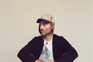 Leia mais sobre o artigo Owen, fundador do Cap’n Jazz, faz show solo em São Paulo em Novembro
