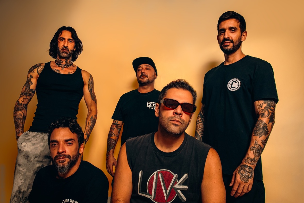 Leia mais sobre o artigo Soul Caos escancara viés político e oficializa nova fase com o single “Intoxicados”